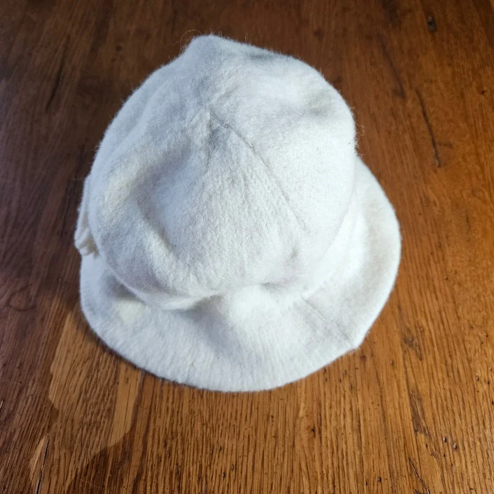Barbour Cream Wool Felt‎ Bucket Hat with Flower Accent Made in Scotland Classic